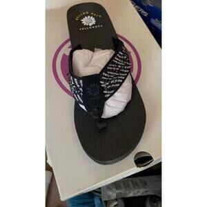 YELLOW BOX Zebra  Cairo embleshed  Flops Size 9.5